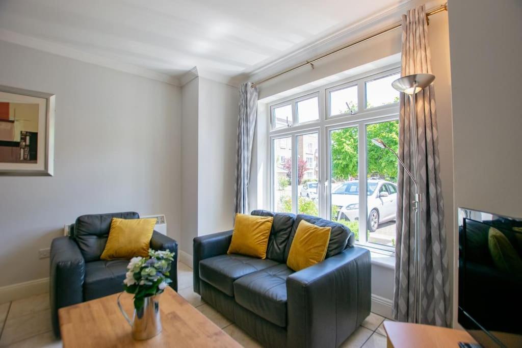 89 - Spacious Townhouse By Shortstays Holiday home *