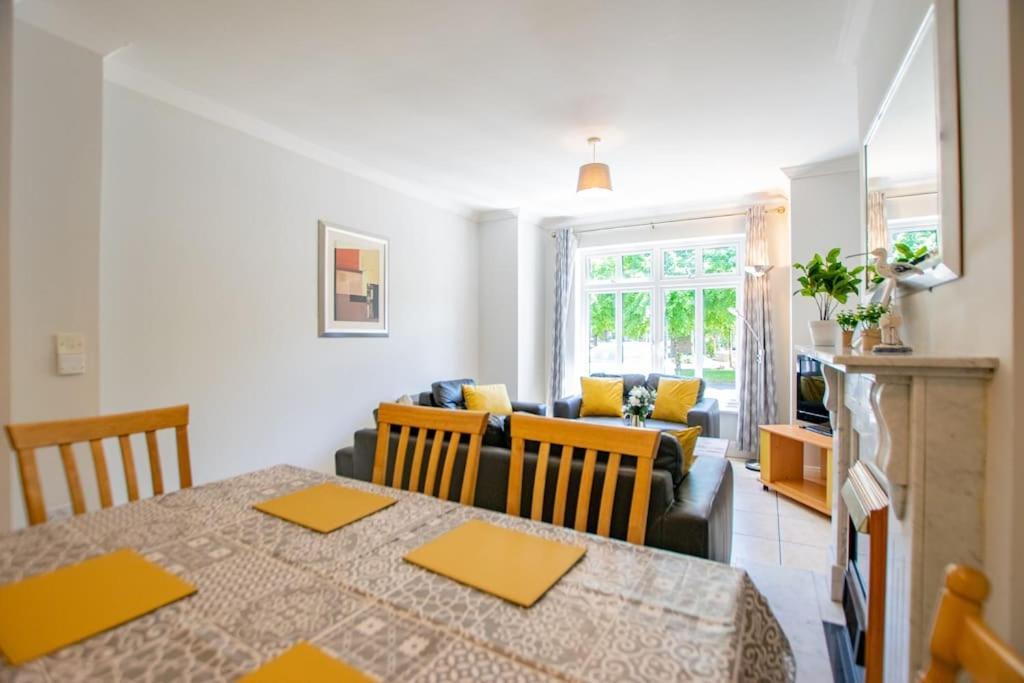 89 - Spacious Townhouse By Shortstays *